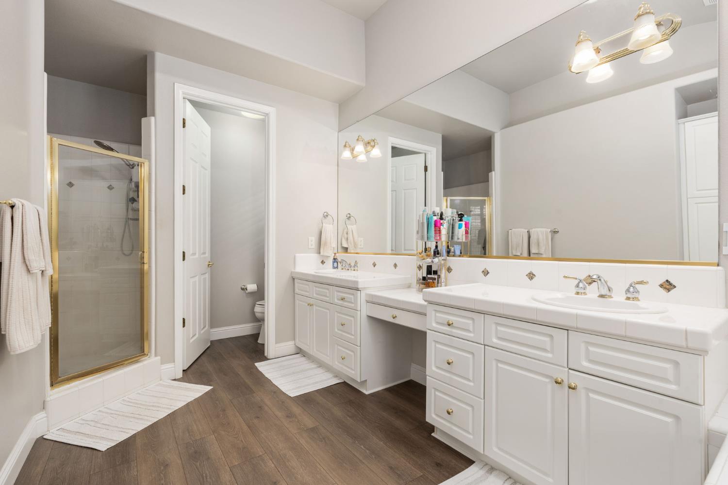 1674 E Shadow Glen Dr, Fresno, CA 93730