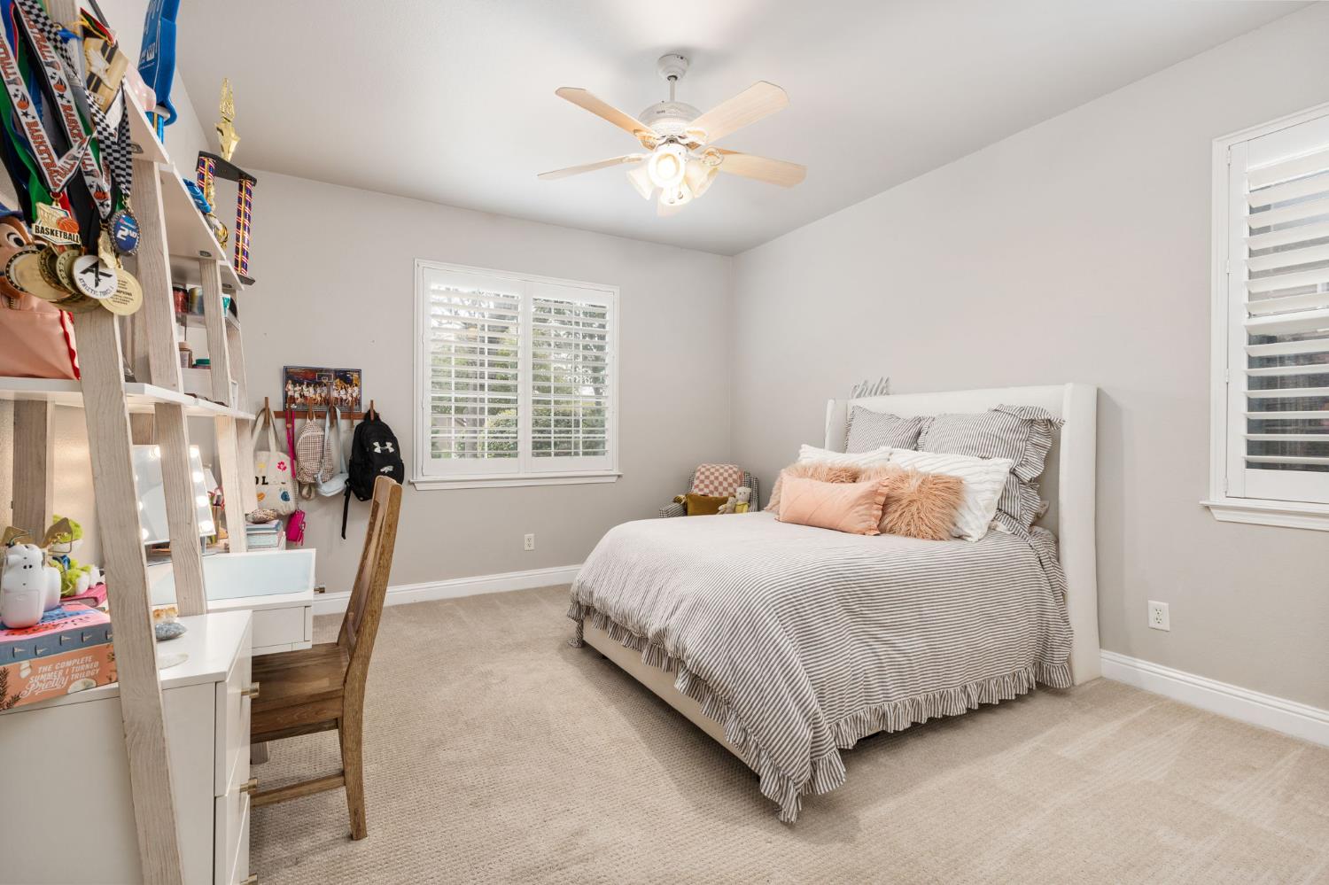 1674 E Shadow Glen Dr, Fresno, CA 93730