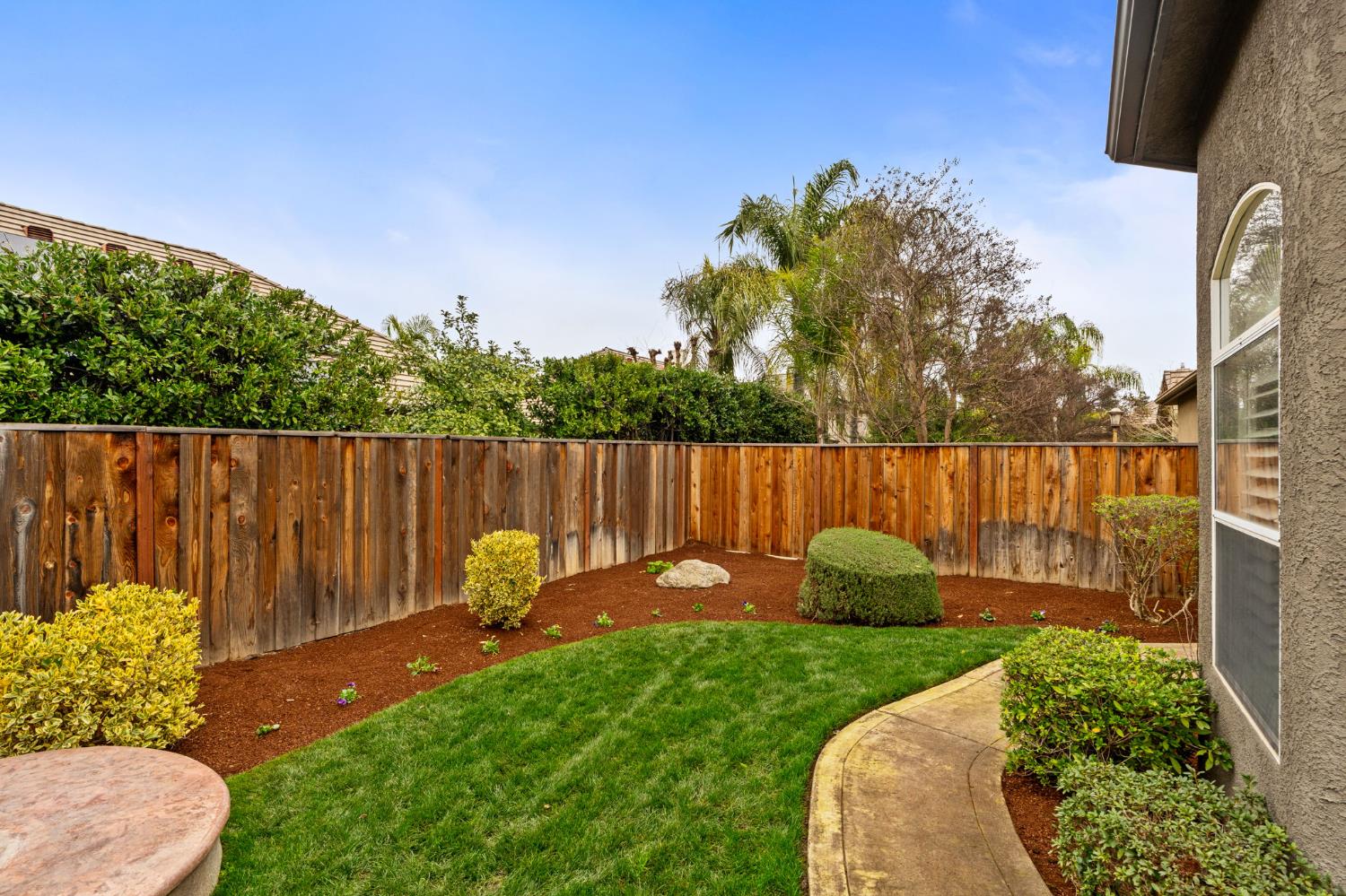 1674 E Shadow Glen Dr, Fresno, CA 93730