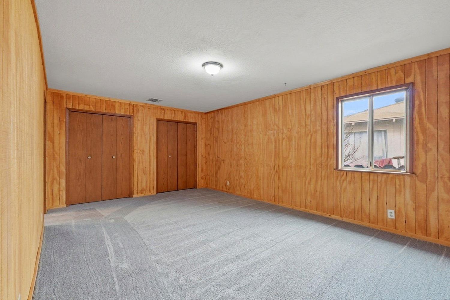 946 6th St, Livingston, CA 95334