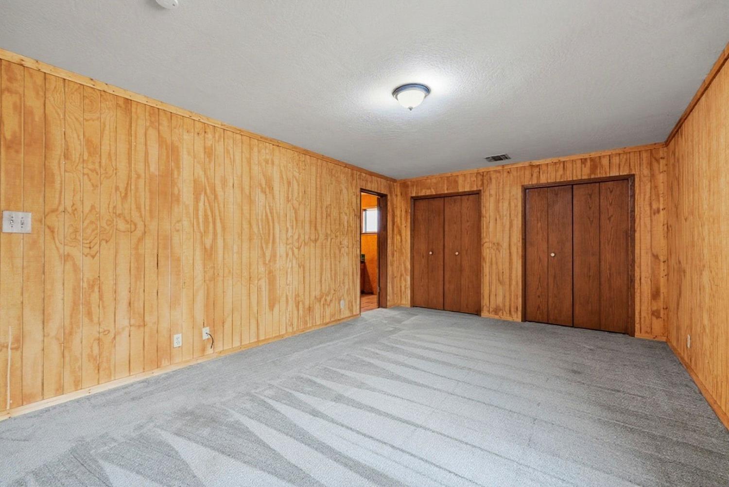 946 6th St, Livingston, CA 95334