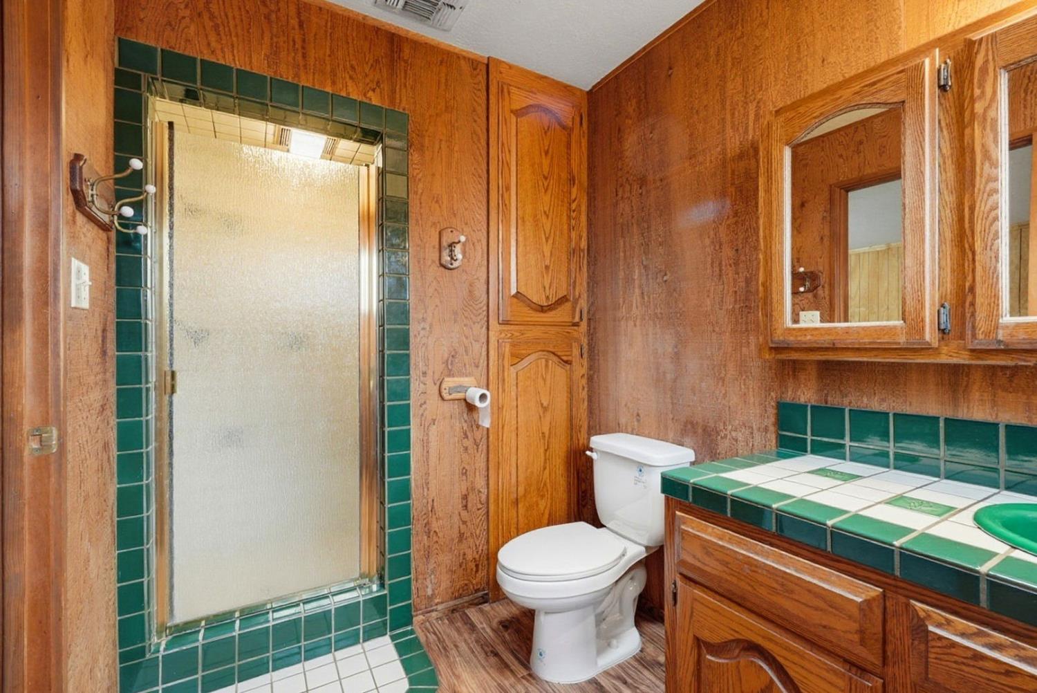 946 6th St, Livingston, CA 95334