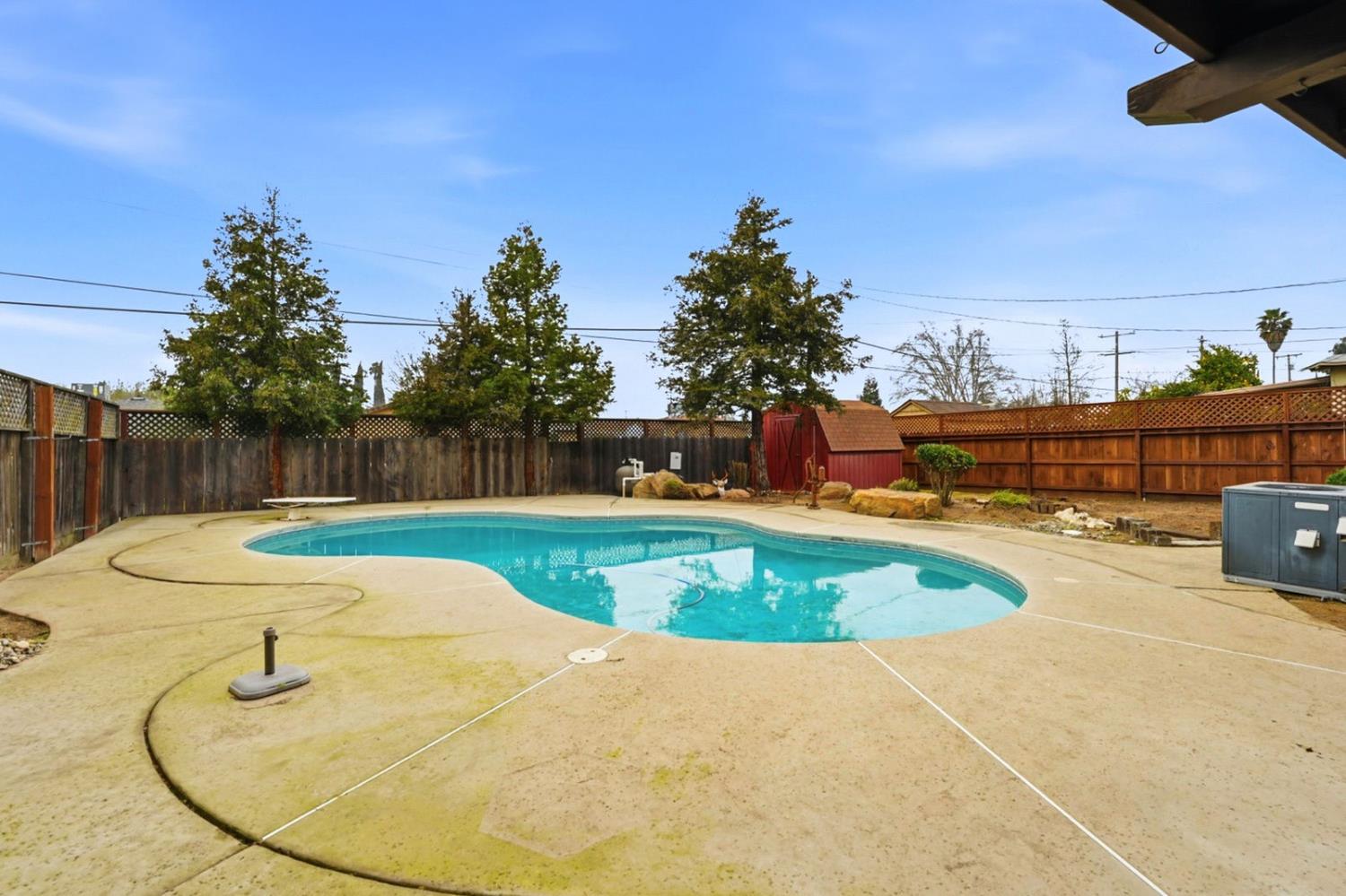 946 6th St, Livingston, CA 95334