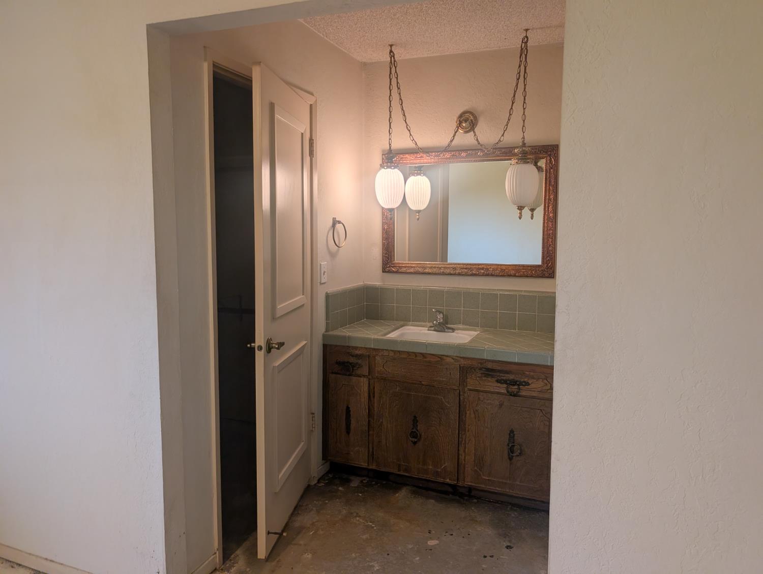 2418 N Fowler Ave, Fresno, CA 93727