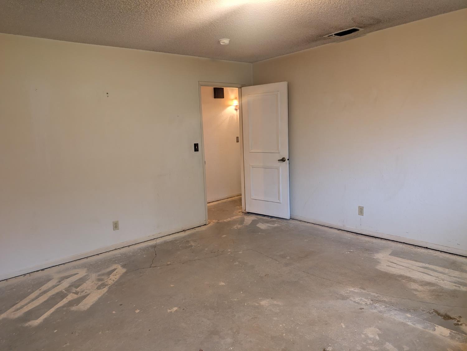 2418 N Fowler Ave, Fresno, CA 93727