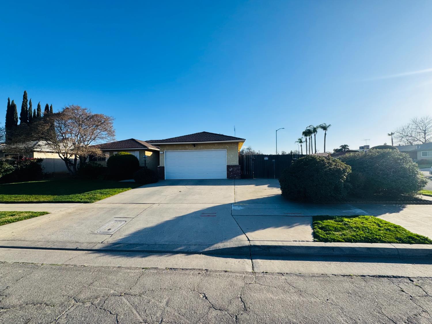 2617 W Sussex Way, Fresno, CA 93705