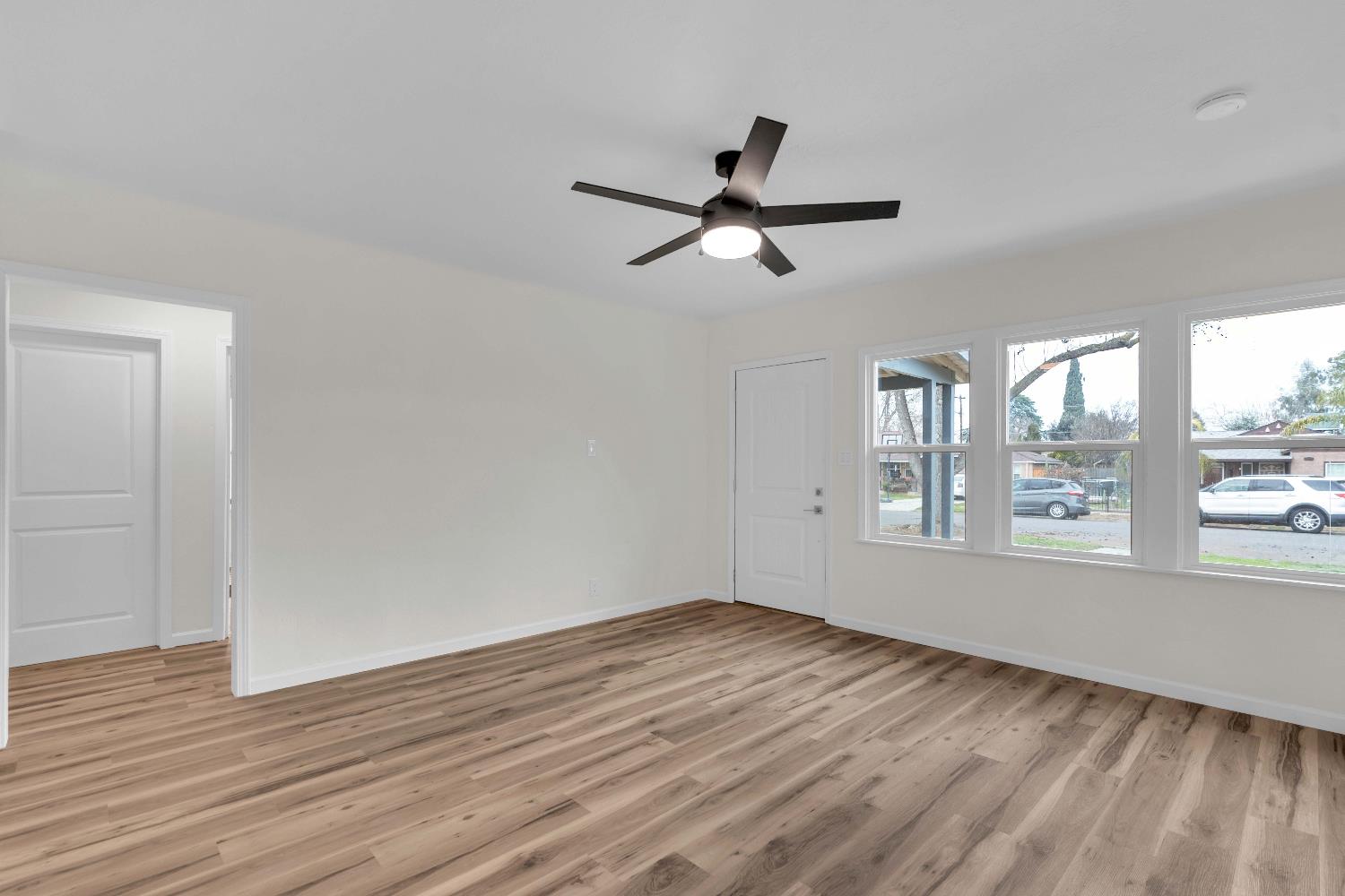 3548 E Lamona Ave, Fresno, CA 93703