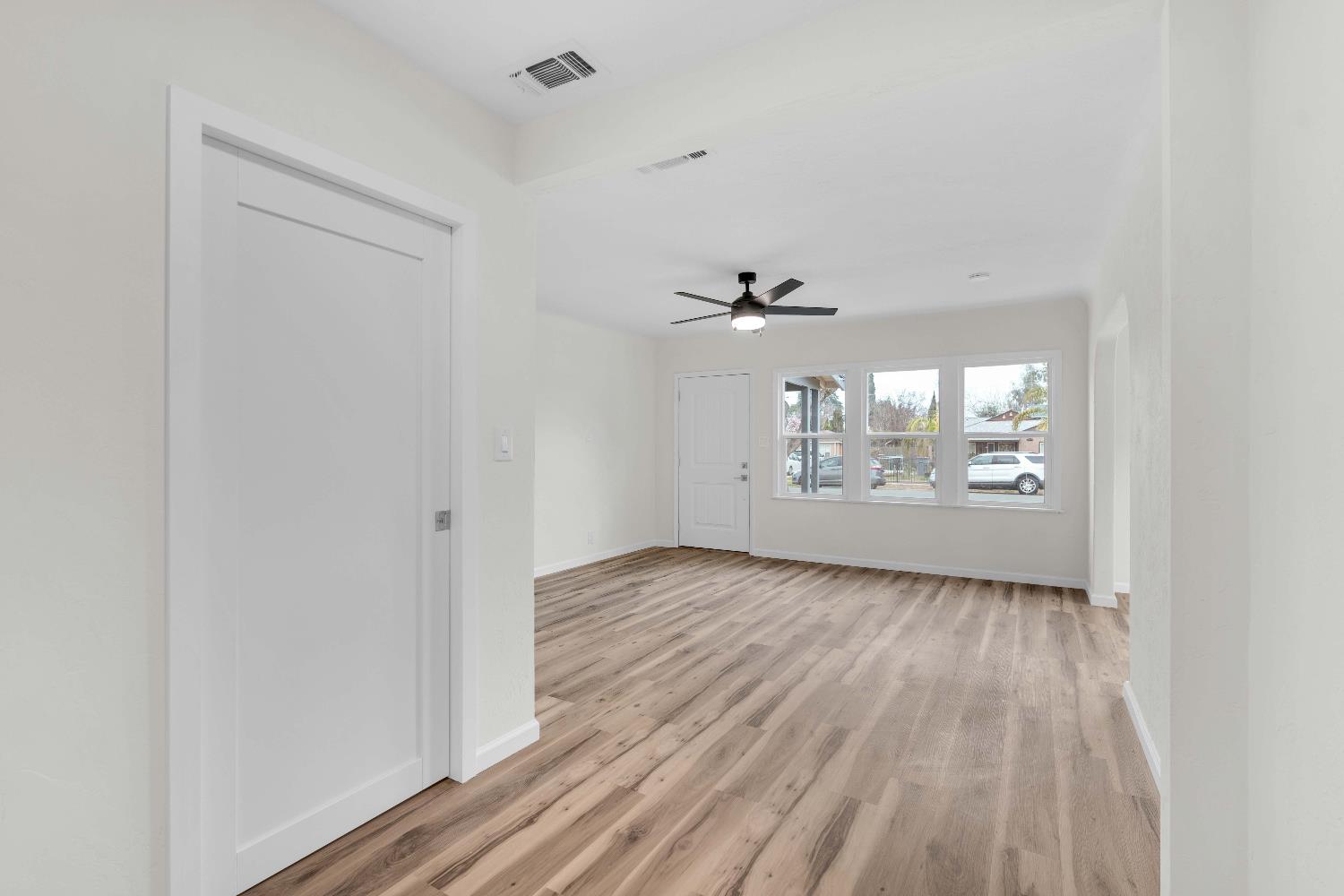 3548 E Lamona Ave, Fresno, CA 93703