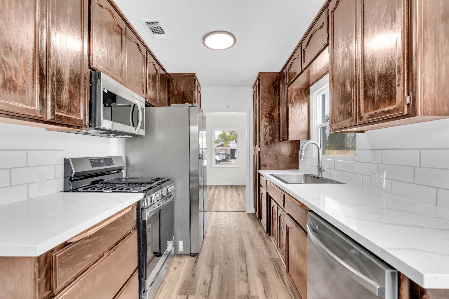 3548 E Lamona Ave, Fresno, CA 93703