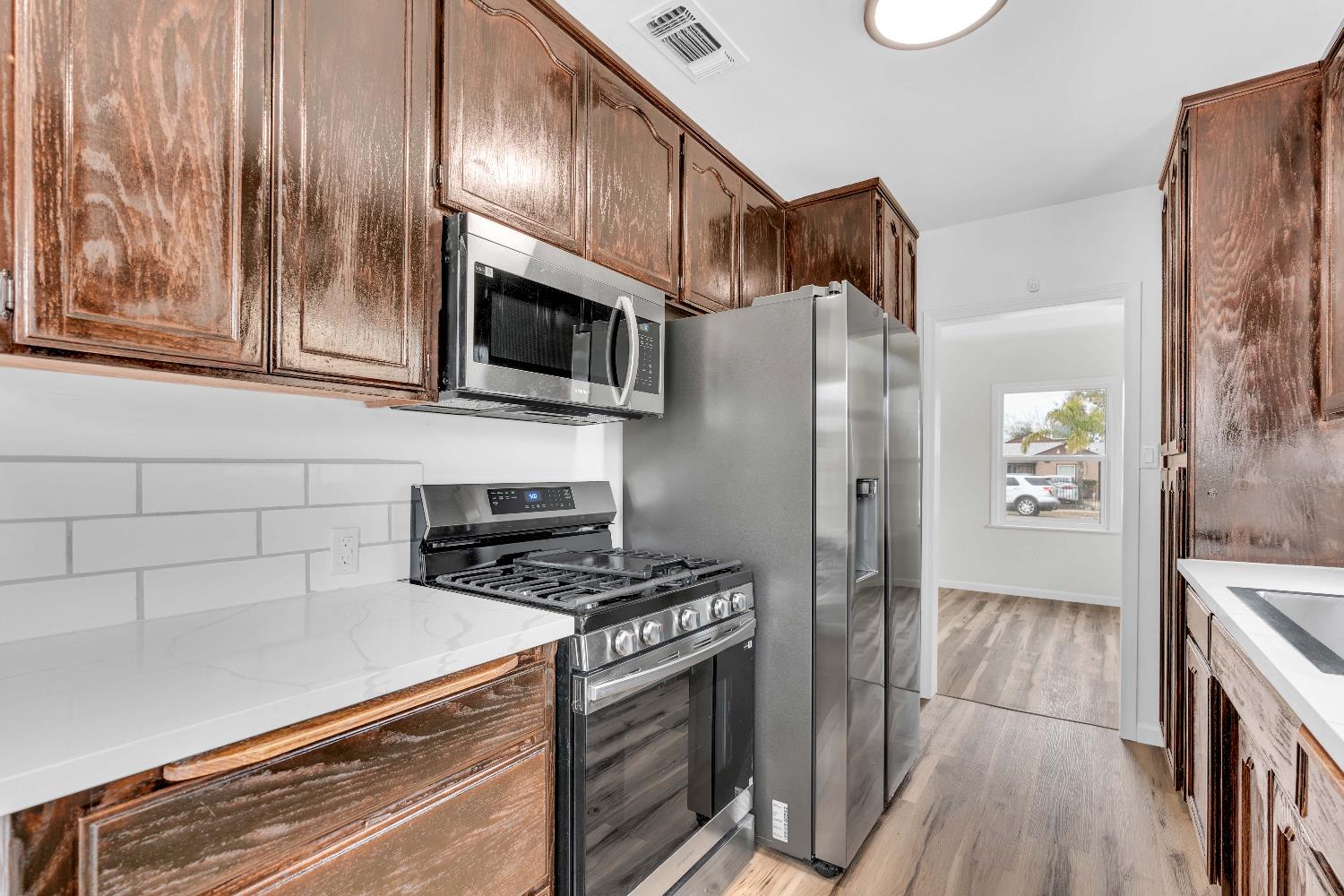 3548 E Lamona Ave, Fresno, CA 93703