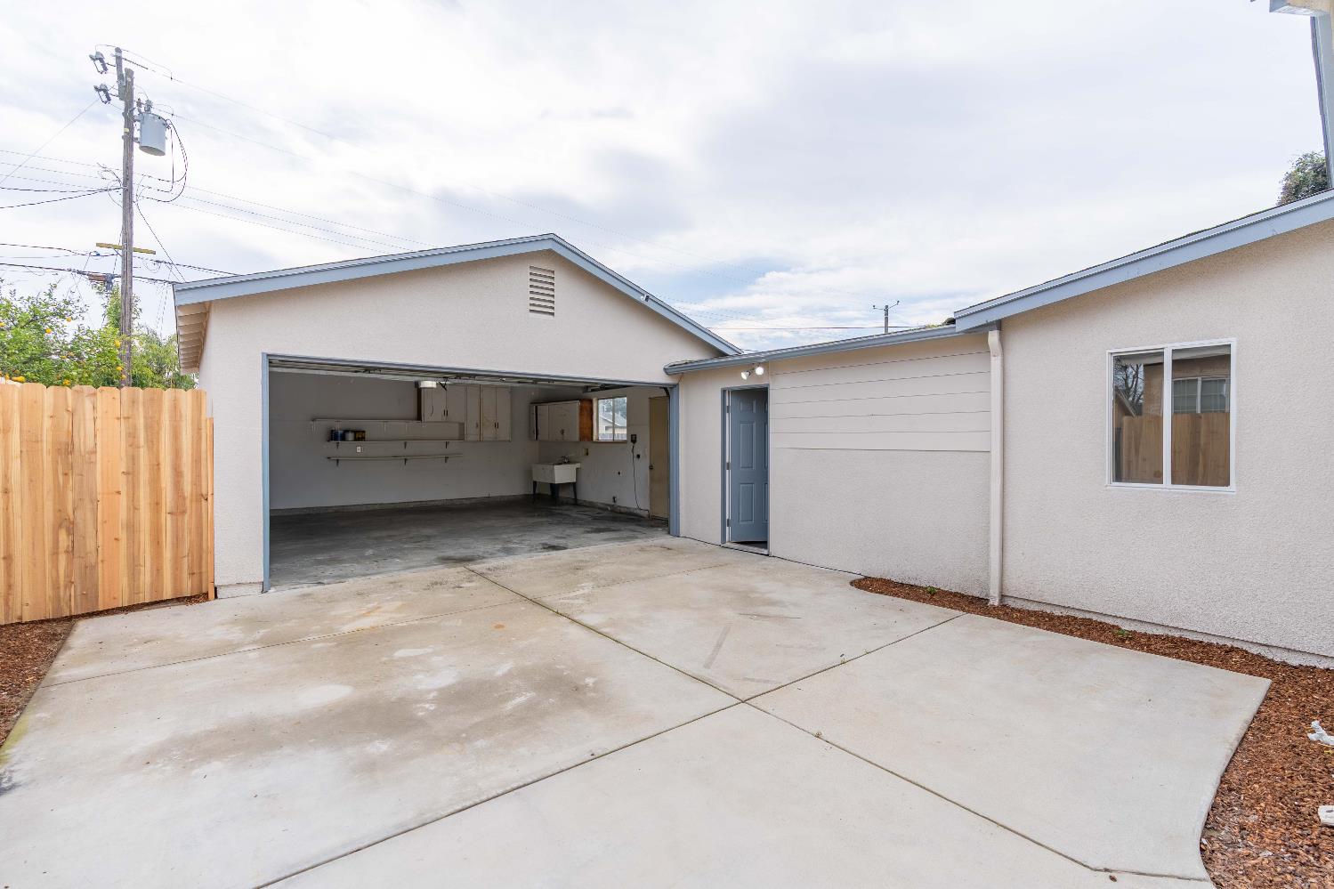 3548 E Lamona Ave, Fresno, CA 93703