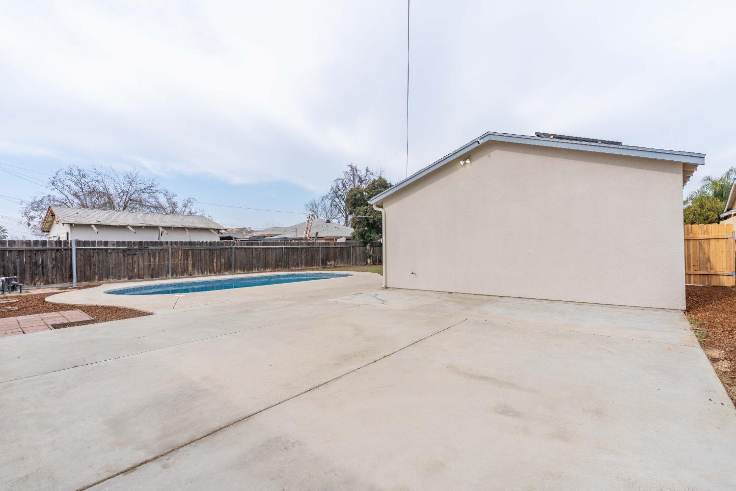 3548 E Lamona Ave, Fresno, CA 93703