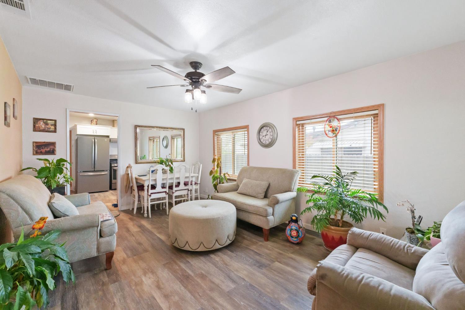 1312 P St, Sanger, CA 93657