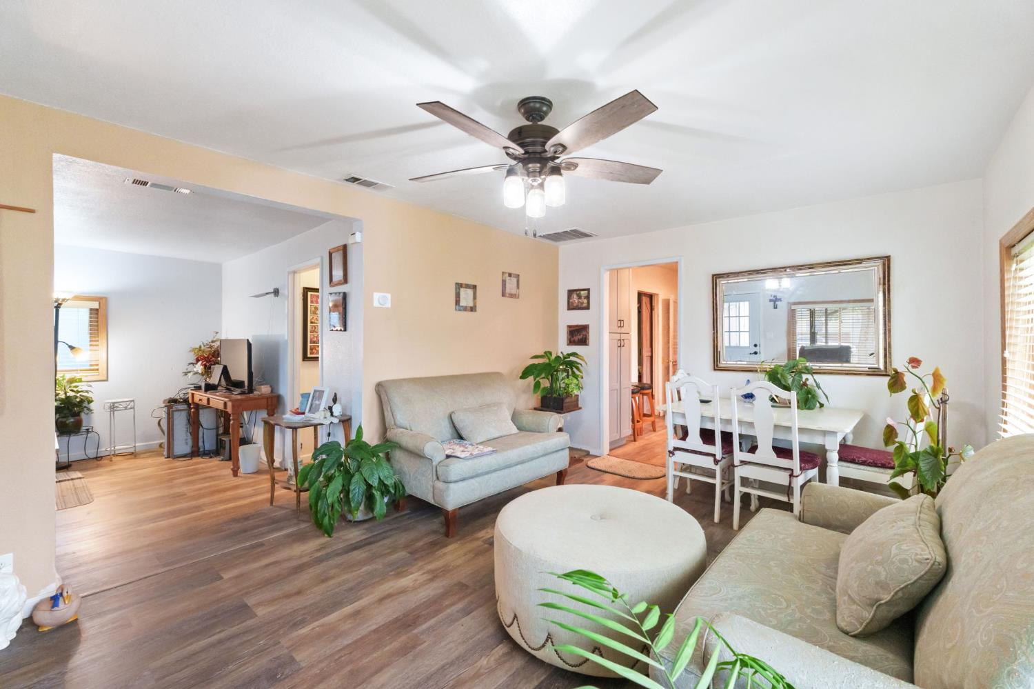 1312 P St, Sanger, CA 93657