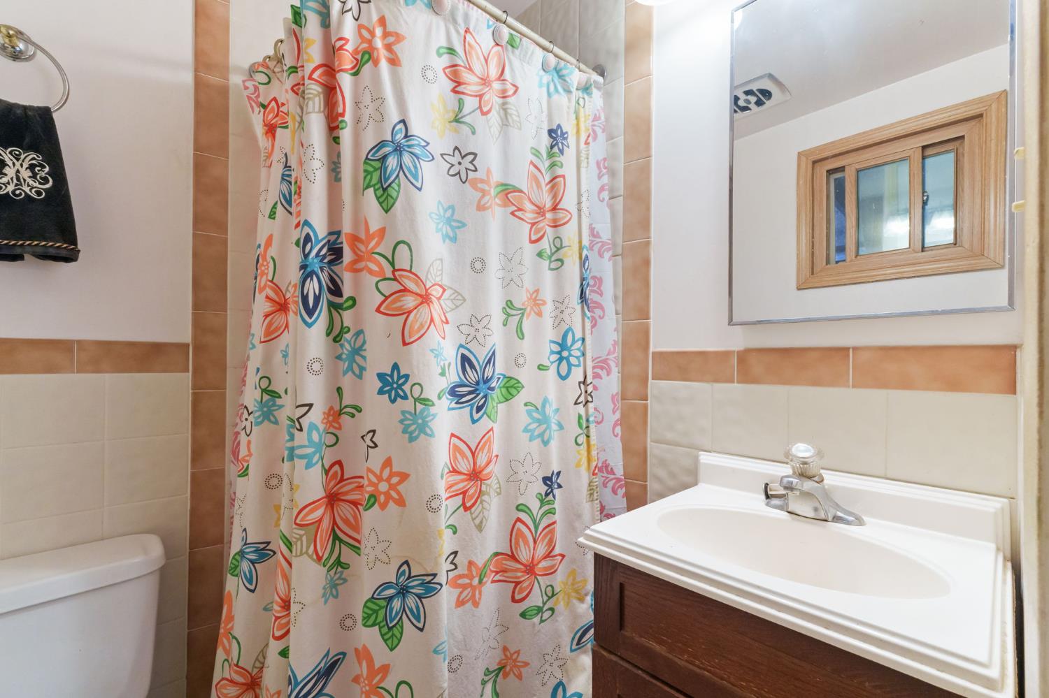 1312 P St, Sanger, CA 93657