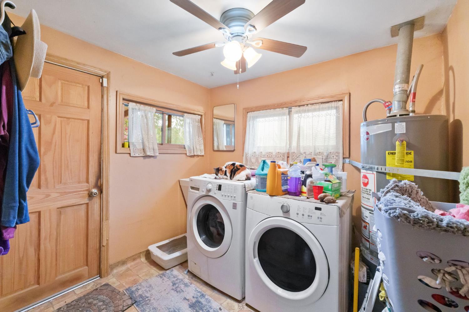 1312 P St, Sanger, CA 93657