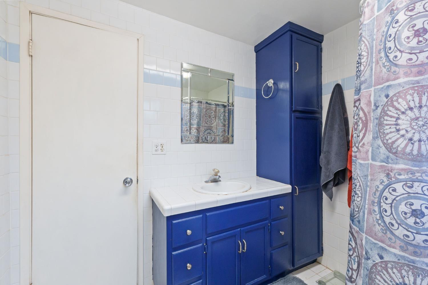 1312 P St, Sanger, CA 93657