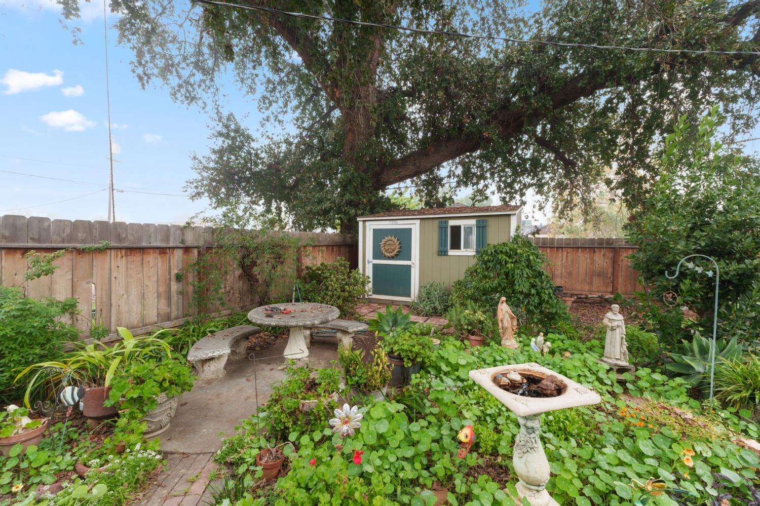 1312 P St, Sanger, CA 93657