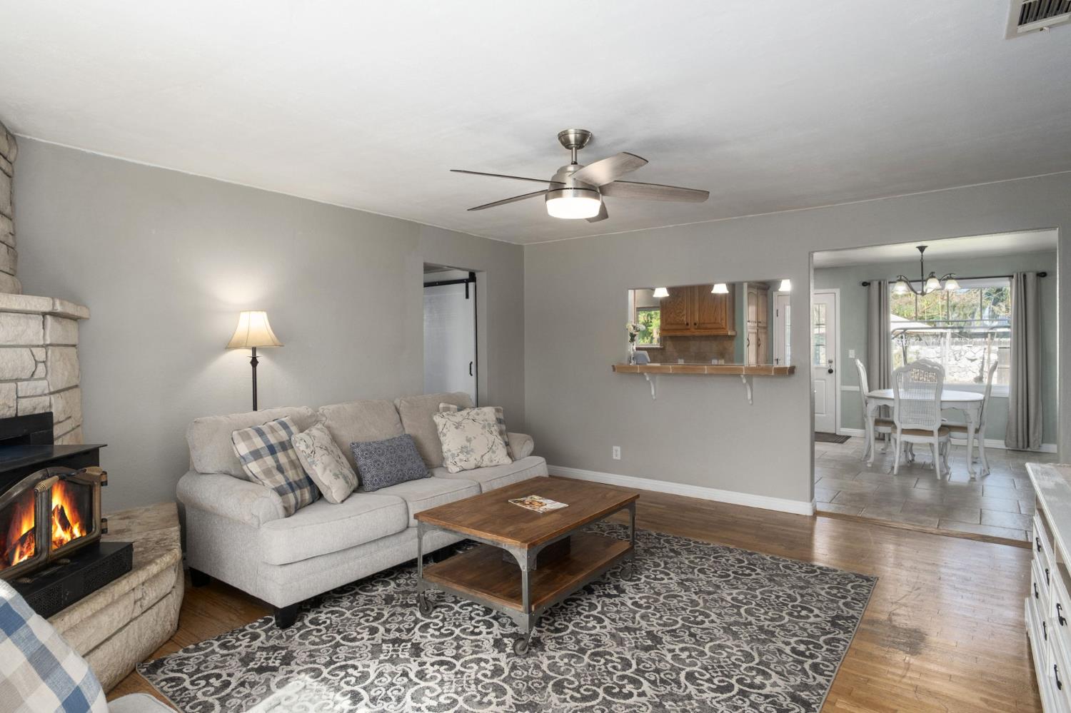 5443 E Saginaw Way, Fresno, CA 93727