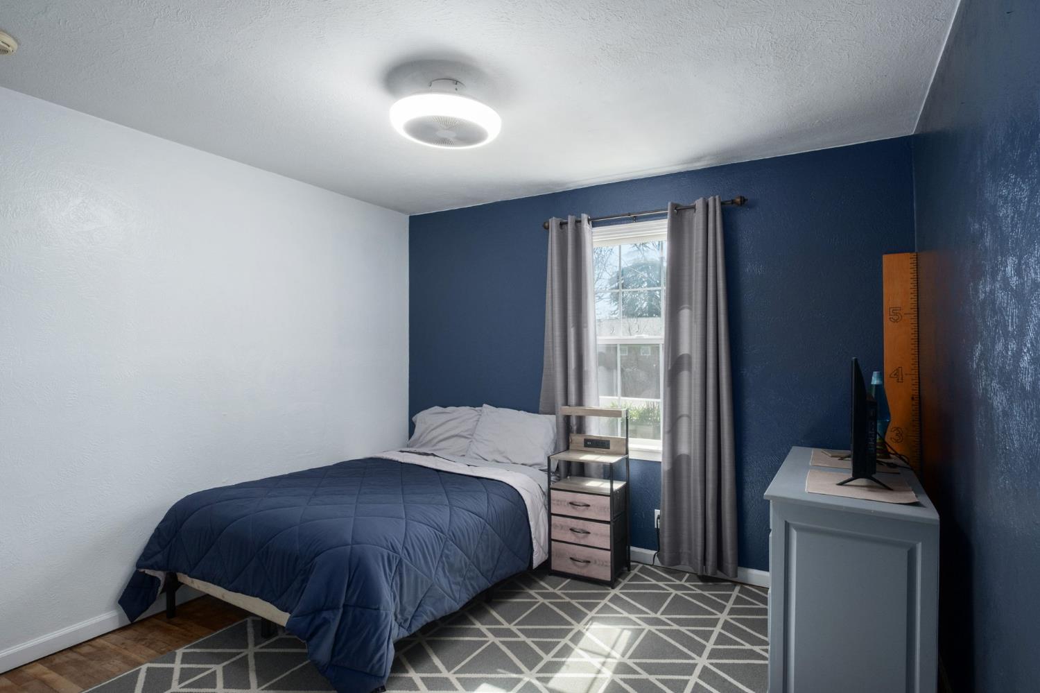 5443 E Saginaw Way, Fresno, CA 93727