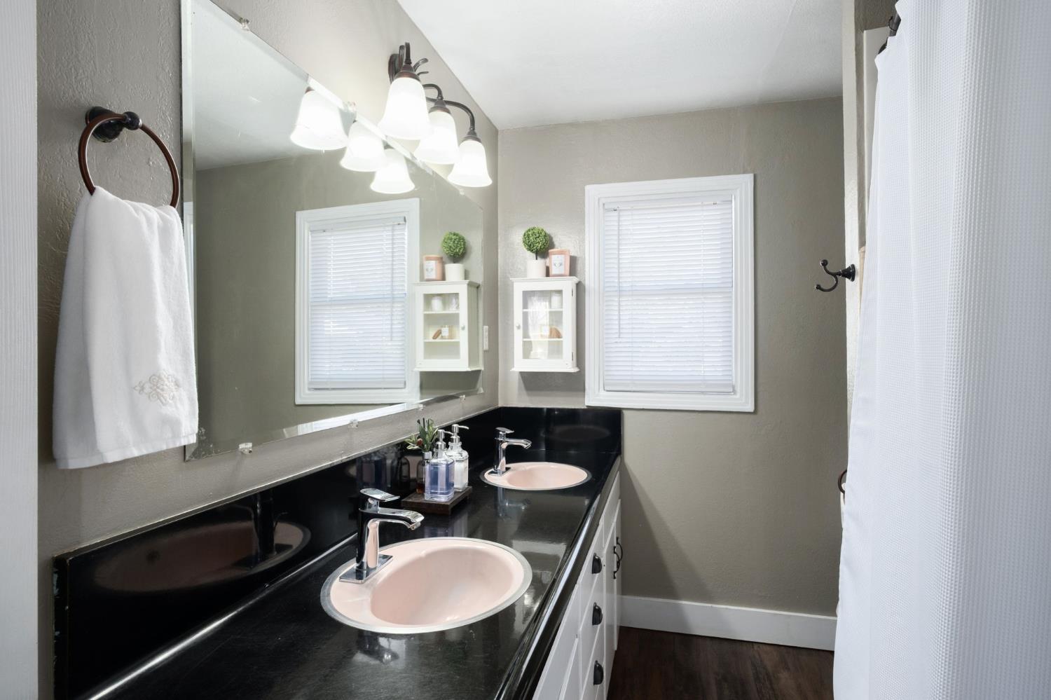 5443 E Saginaw Way, Fresno, CA 93727