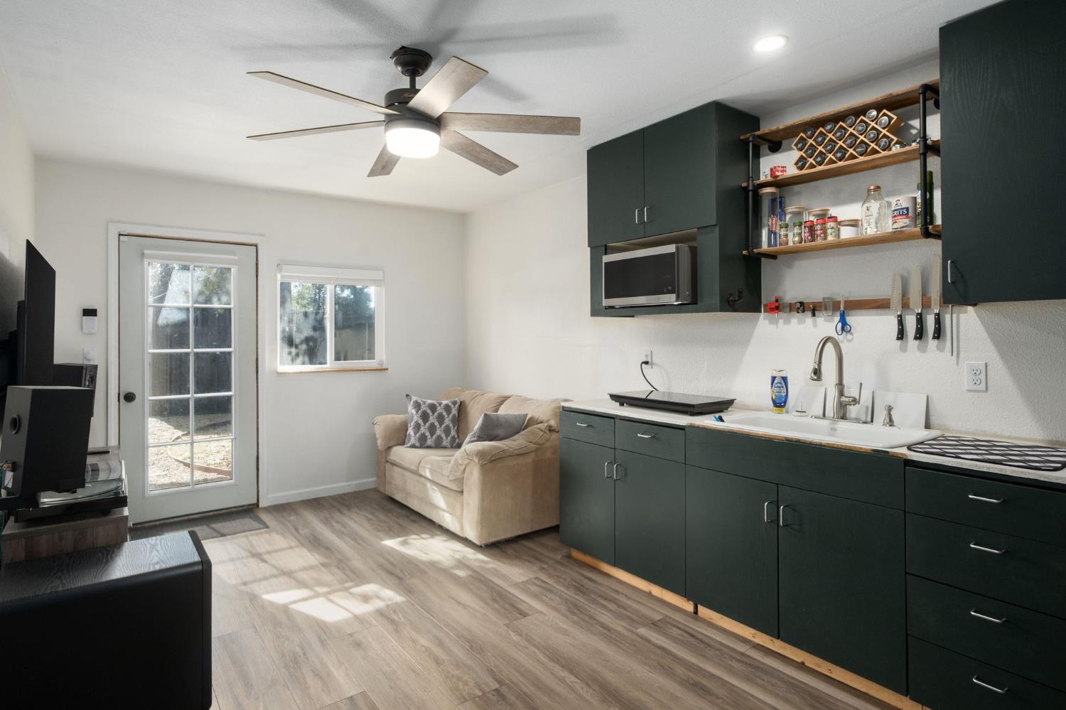 5443 E Saginaw Way, Fresno, CA 93727