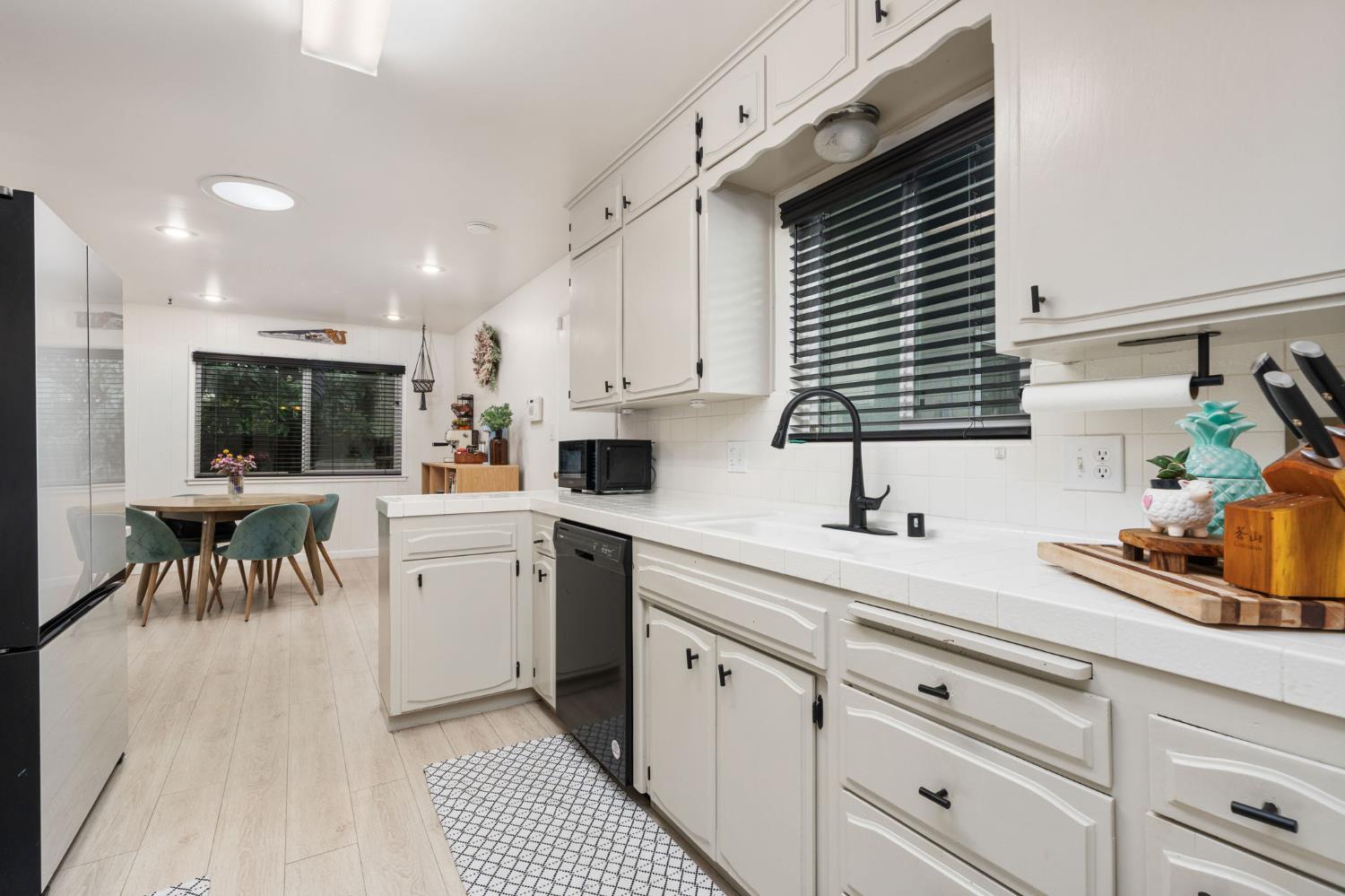 1038 E Vartikian Ave, Fresno, CA 93710