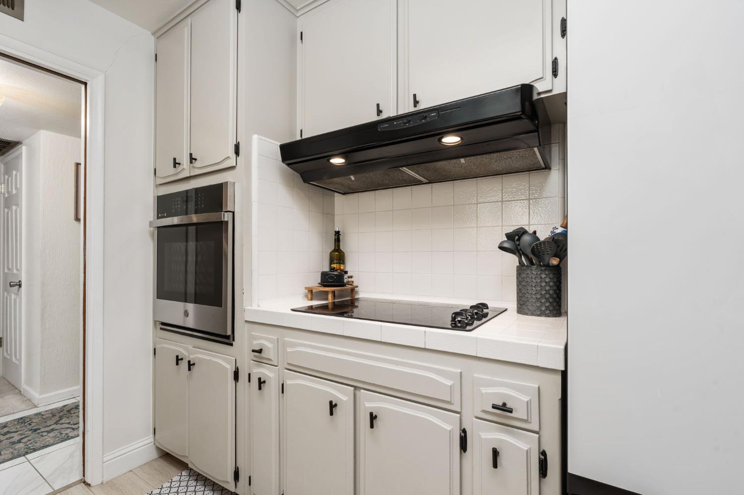 1038 E Vartikian Ave, Fresno, CA 93710