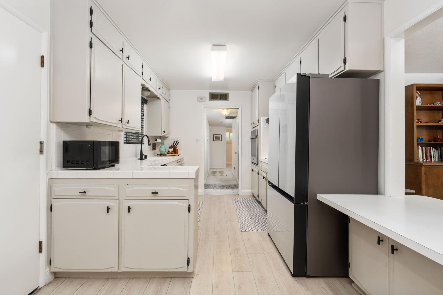 1038 E Vartikian Ave, Fresno, CA 93710