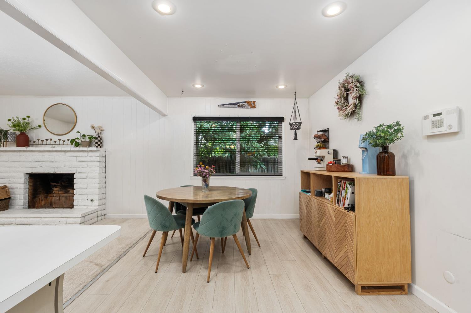 1038 E Vartikian Ave, Fresno, CA 93710