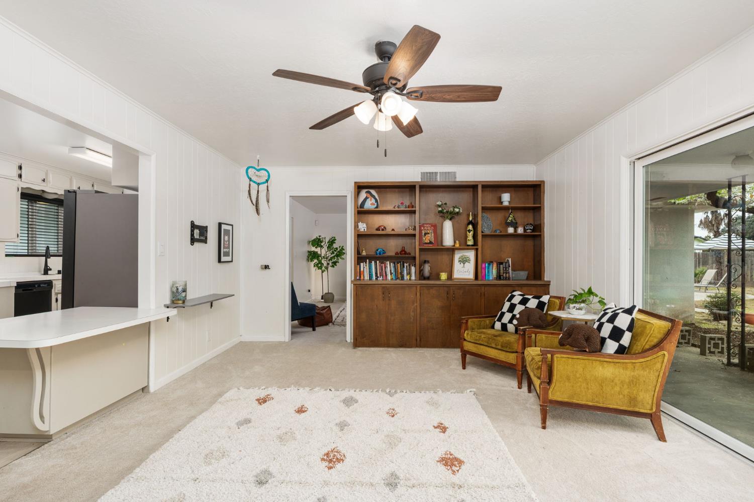 1038 E Vartikian Ave, Fresno, CA 93710