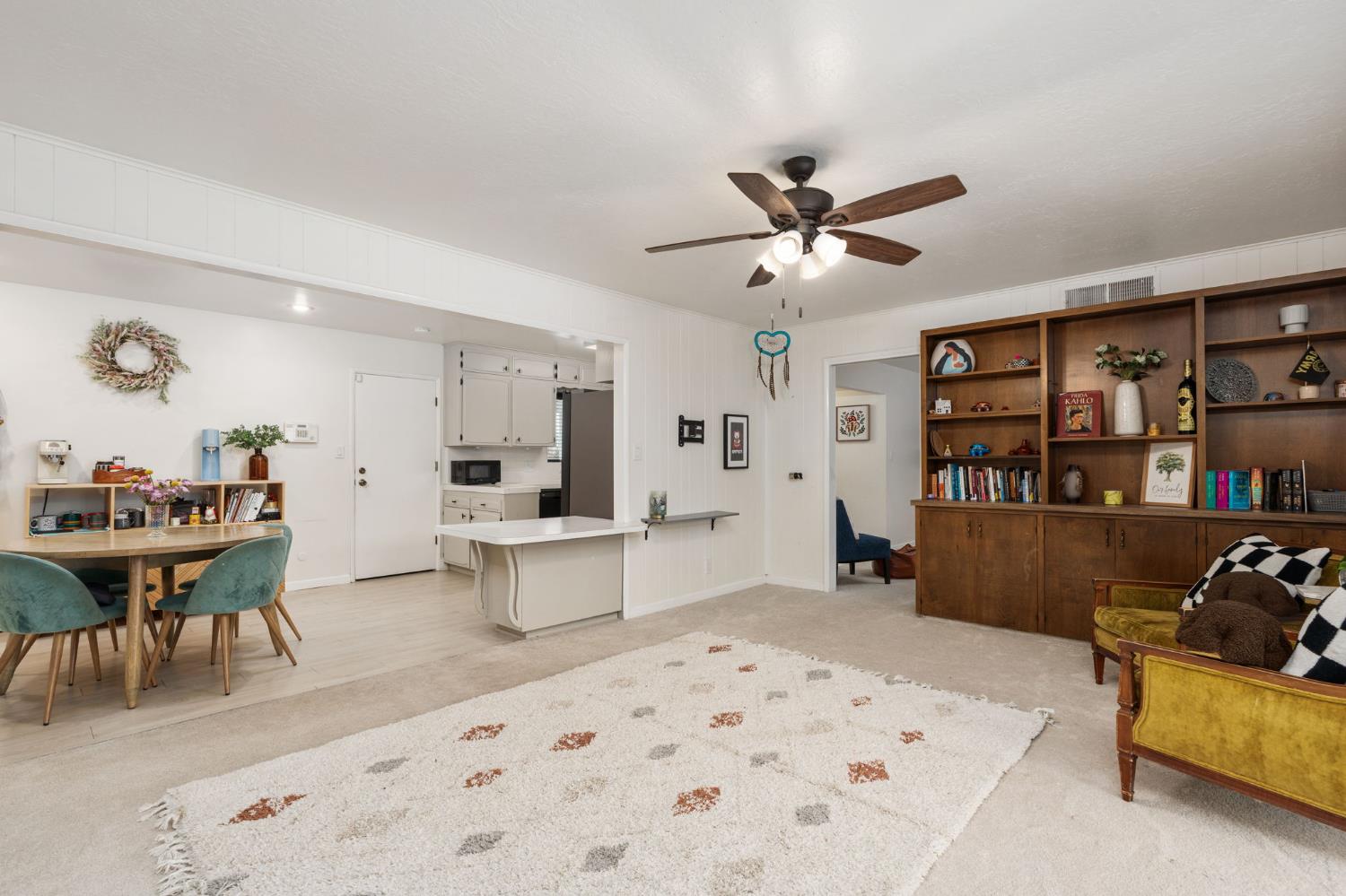 1038 E Vartikian Ave, Fresno, CA 93710