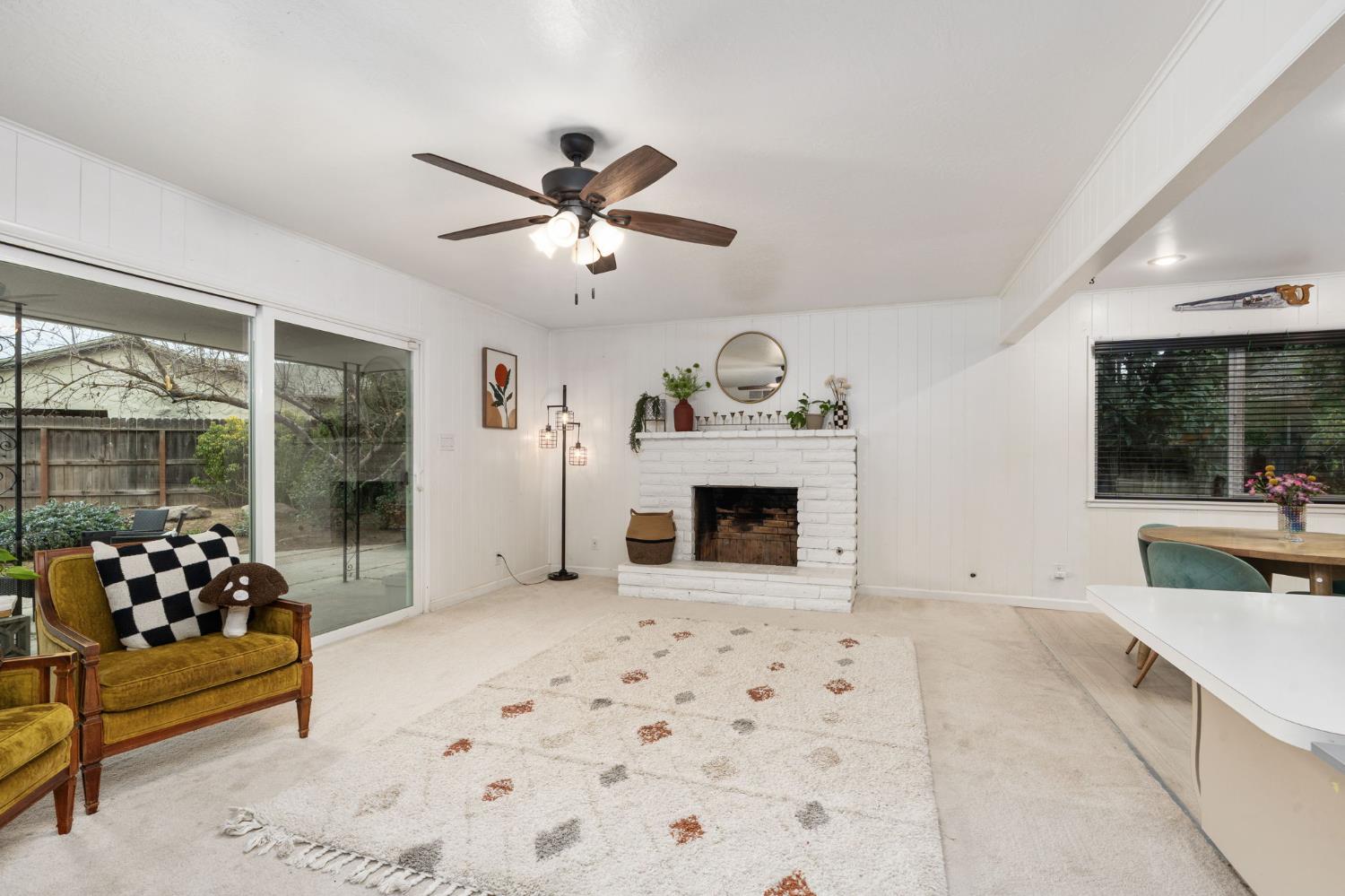 1038 E Vartikian Ave, Fresno, CA 93710