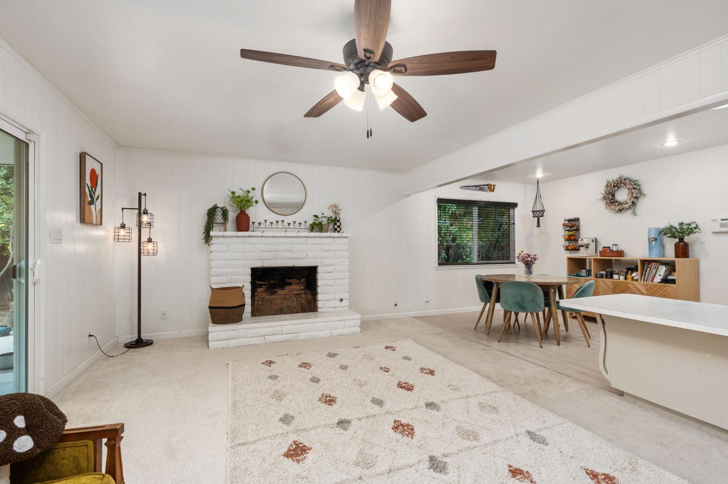 1038 E Vartikian Ave, Fresno, CA 93710