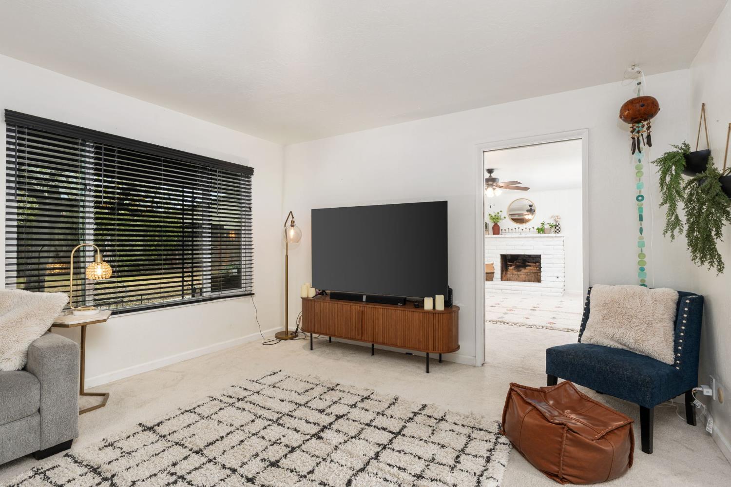 1038 E Vartikian Ave, Fresno, CA 93710