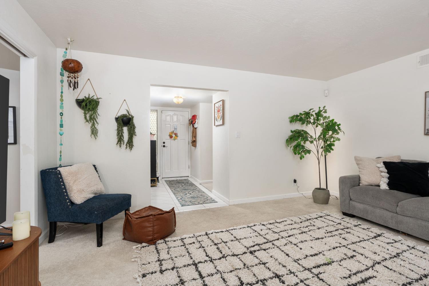 1038 E Vartikian Ave, Fresno, CA 93710