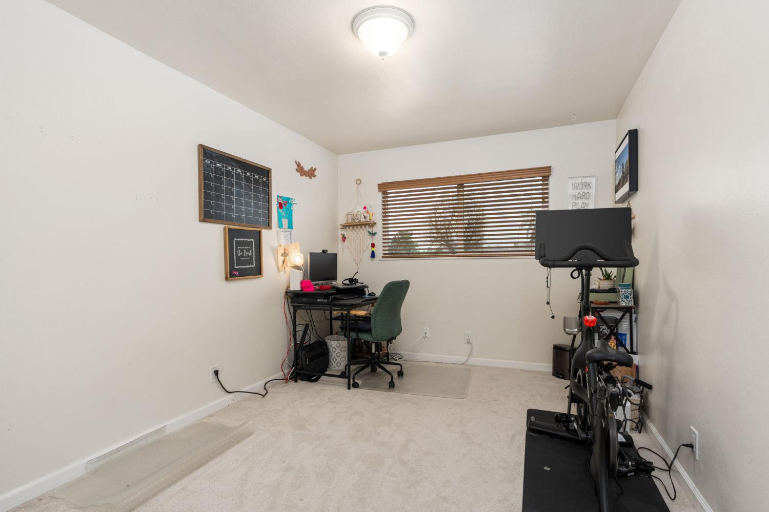 1038 E Vartikian Ave, Fresno, CA 93710