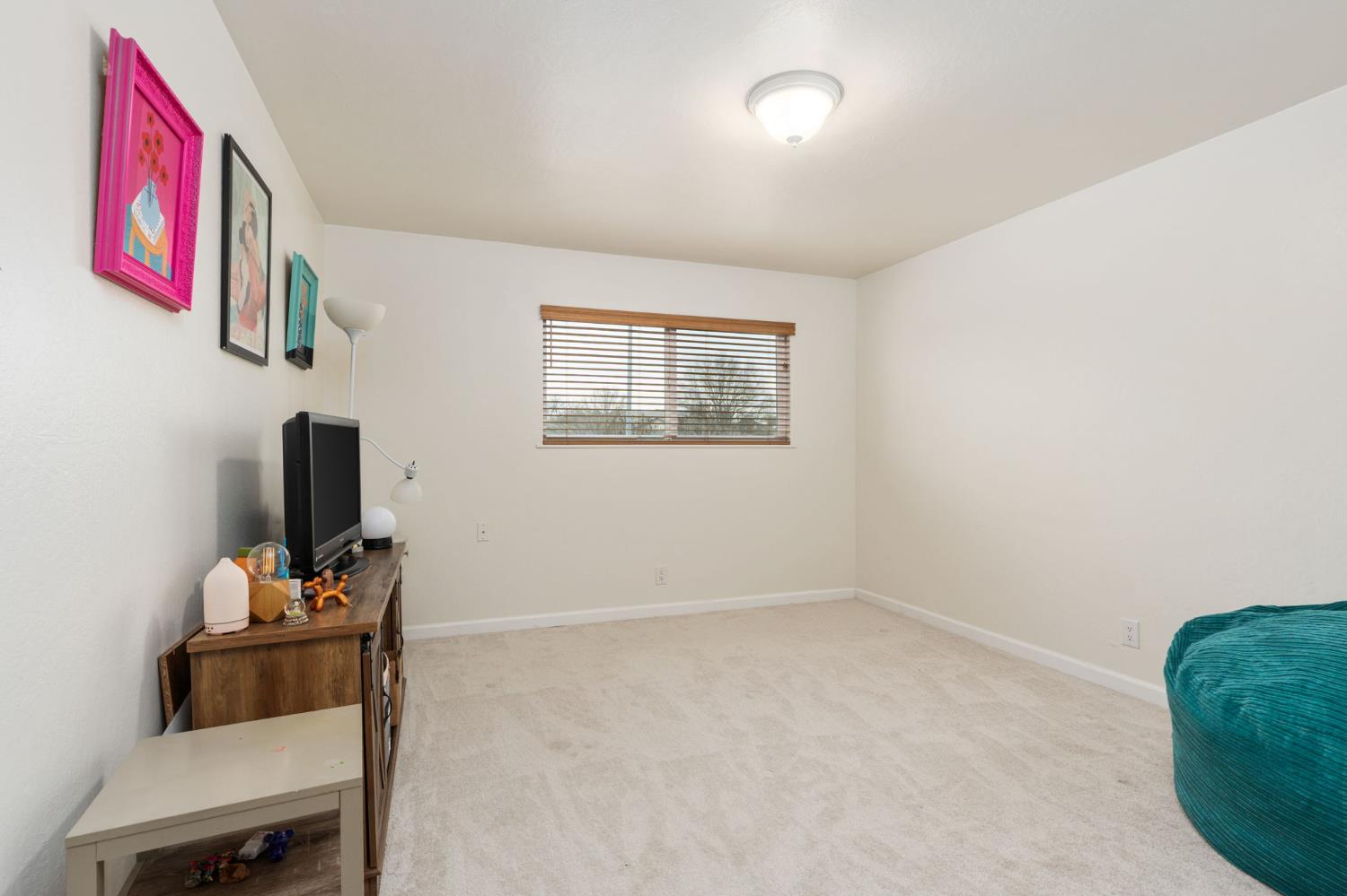 1038 E Vartikian Ave, Fresno, CA 93710