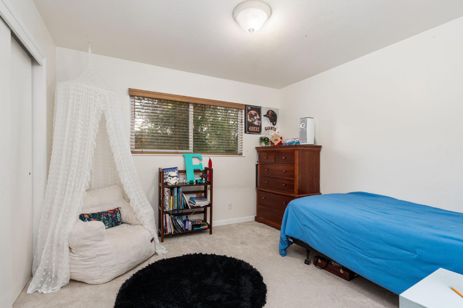 1038 E Vartikian Ave, Fresno, CA 93710