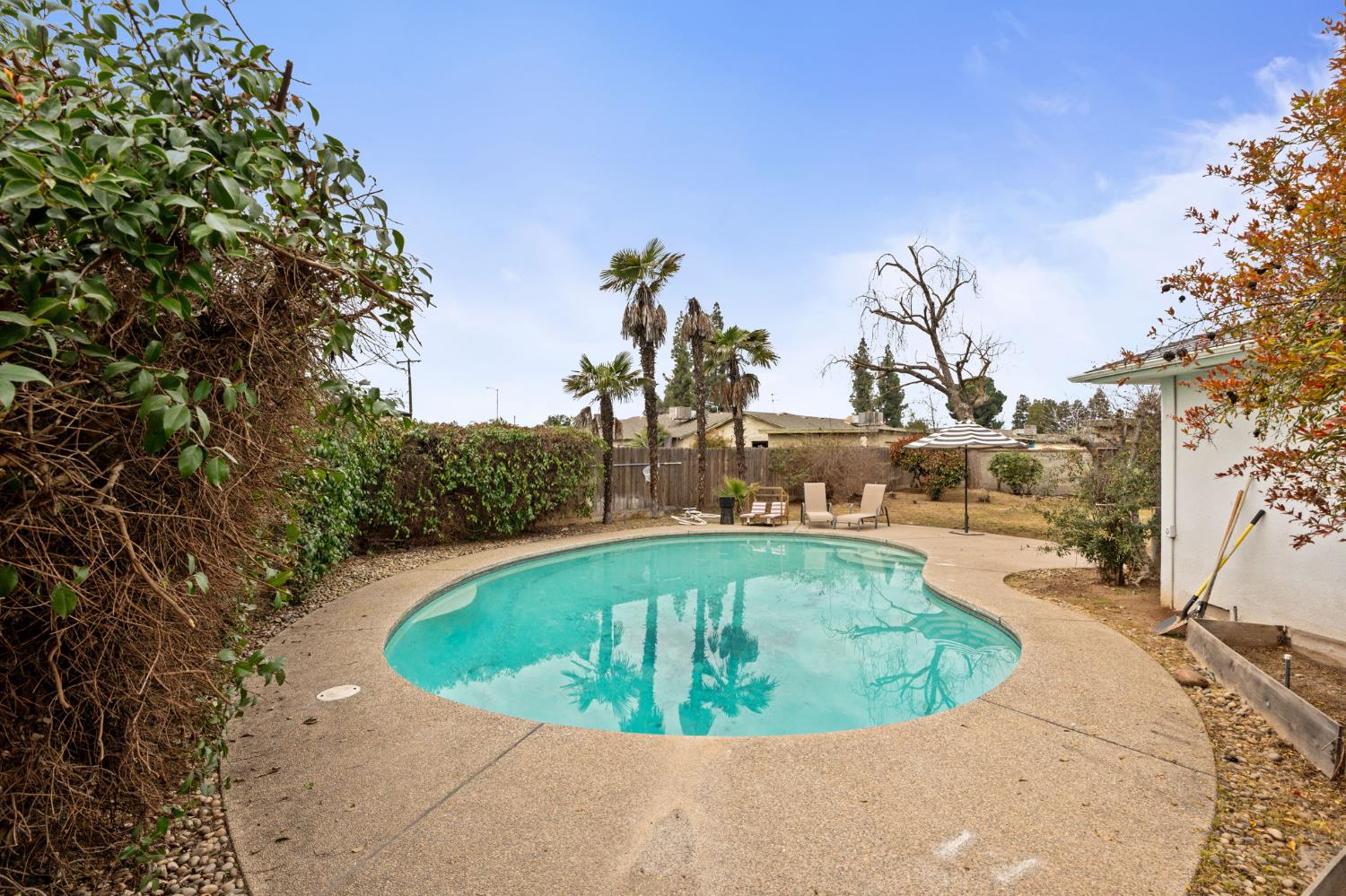 1038 E Vartikian Ave, Fresno, CA 93710