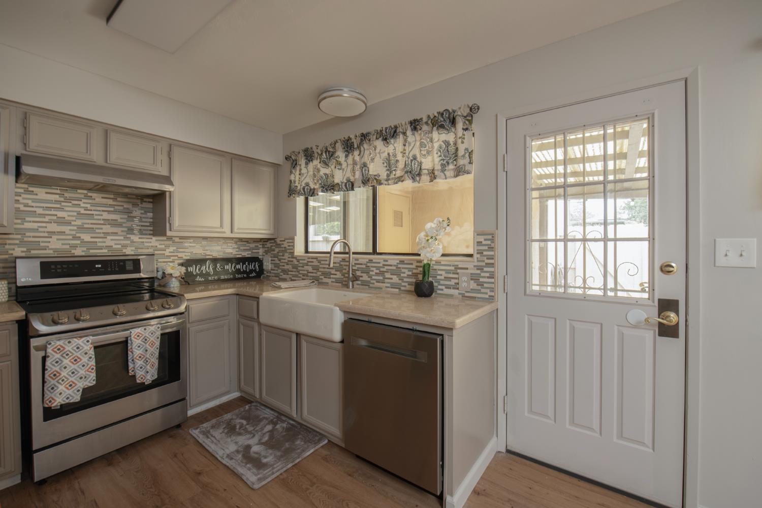 1703 W Santa Ana Ave, Fresno, CA 93705