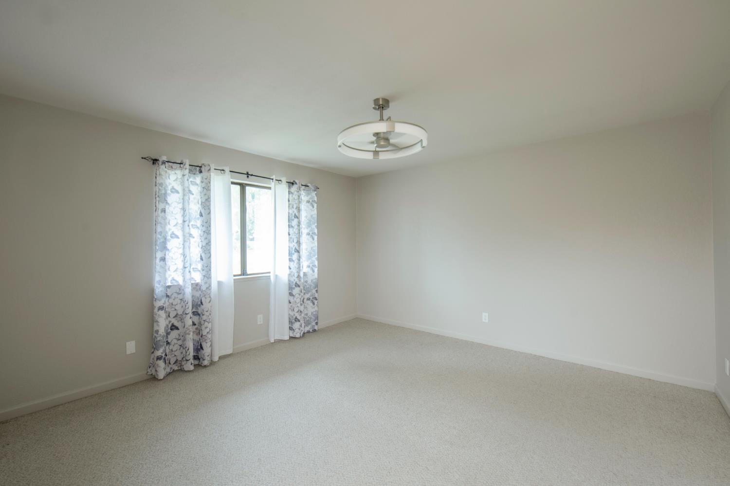 1703 W Santa Ana Ave, Fresno, CA 93705