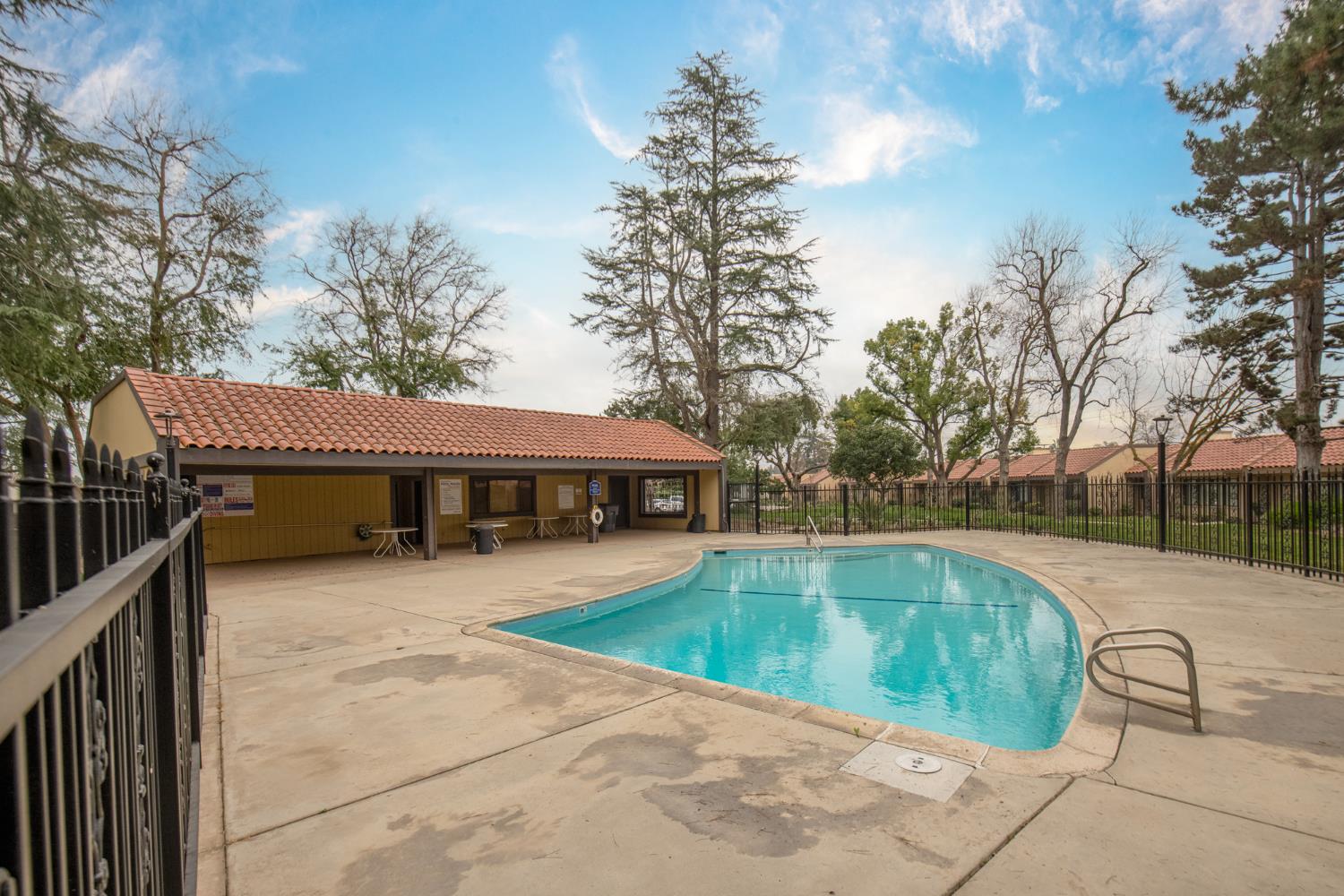 1703 W Santa Ana Ave, Fresno, CA 93705