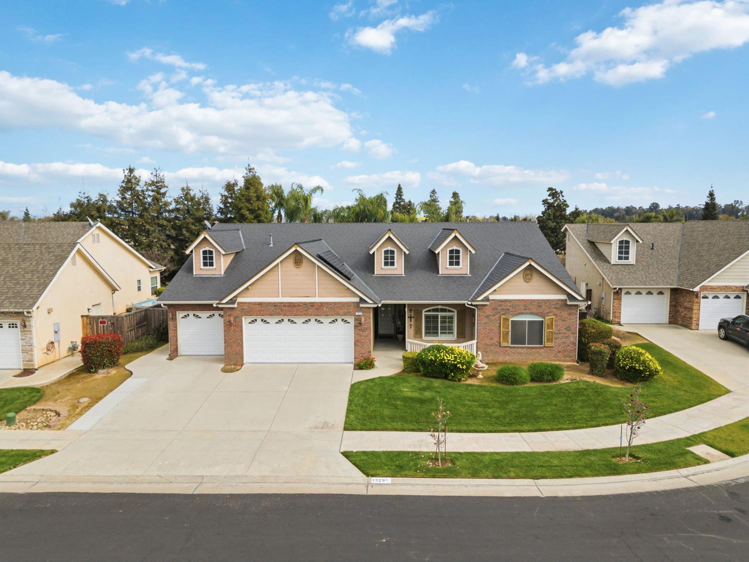 1929 N Harvard Ave, Clovis, CA 93619