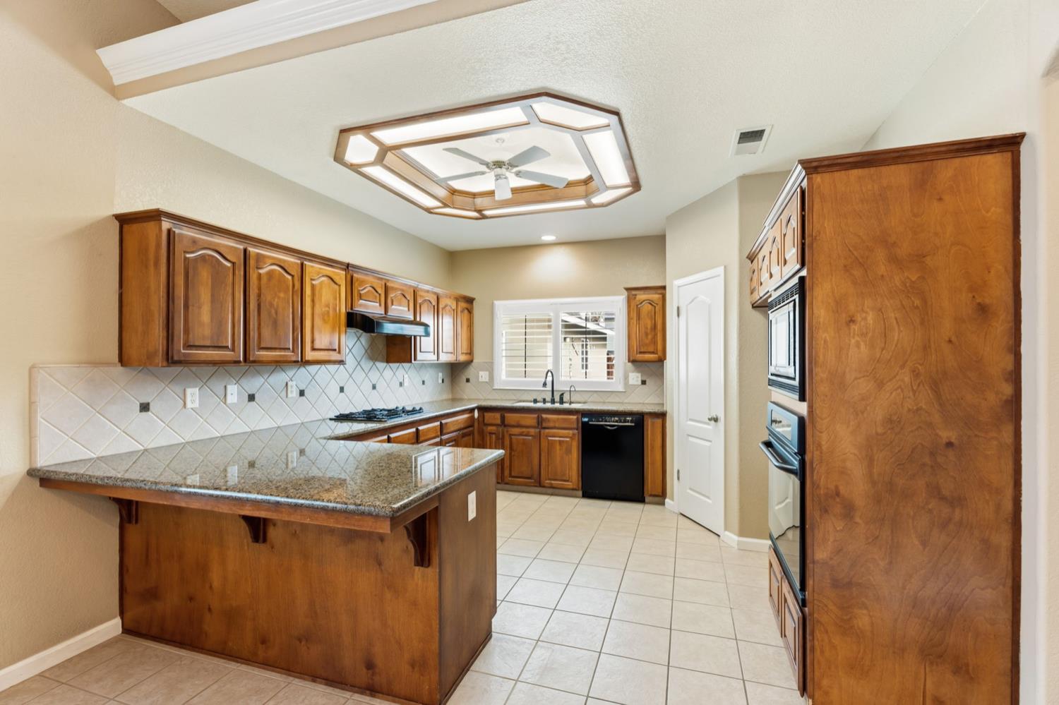 1929 N Harvard Ave, Clovis, CA 93619