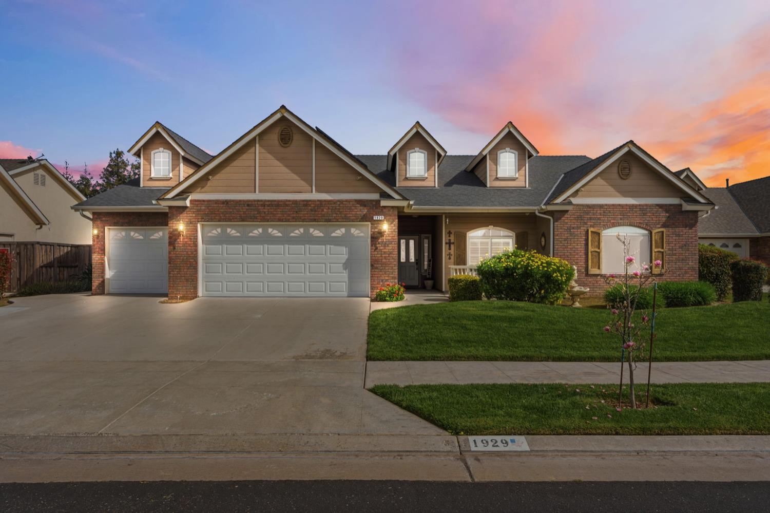 1929 N Harvard Ave, Clovis, CA 93619