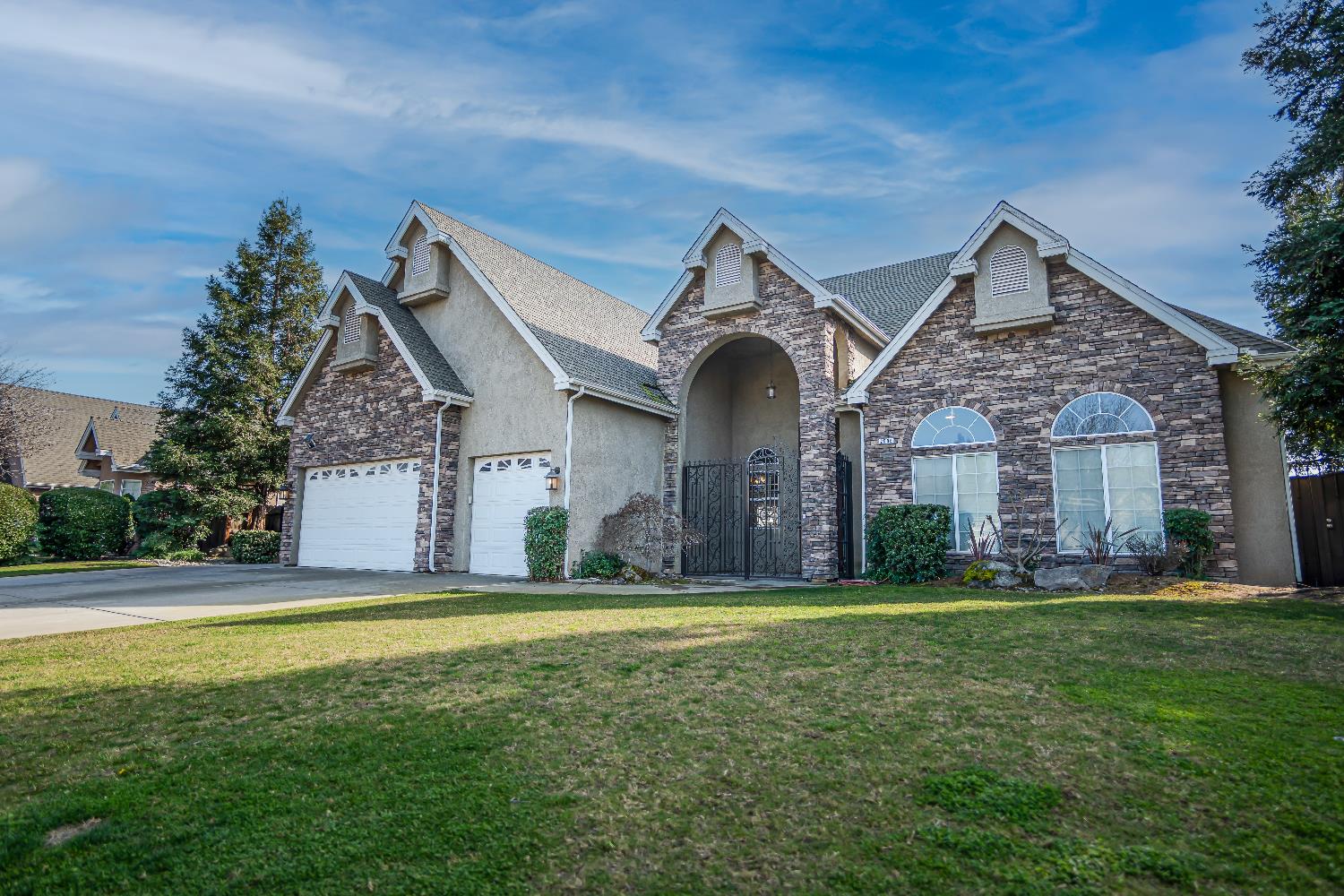 2506 Swift Ave, Clovis, CA 93611