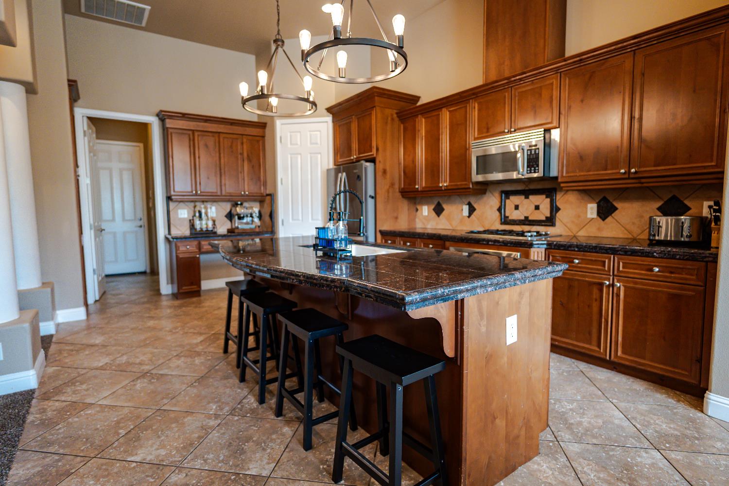 2506 Swift Ave, Clovis, CA 93611