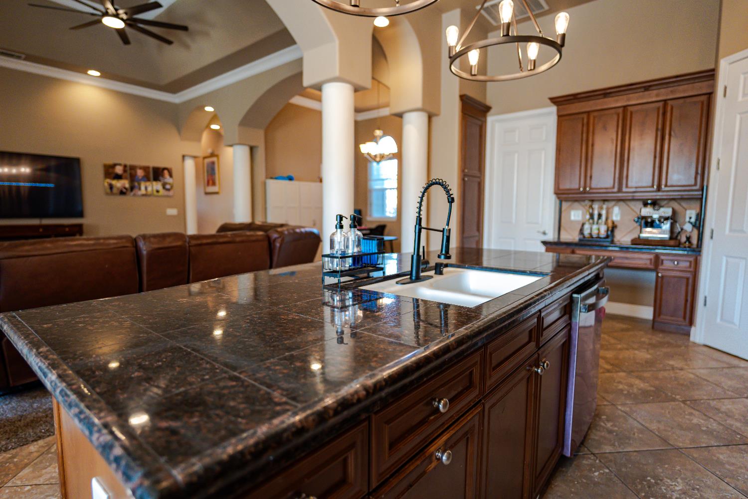 2506 Swift Ave, Clovis, CA 93611