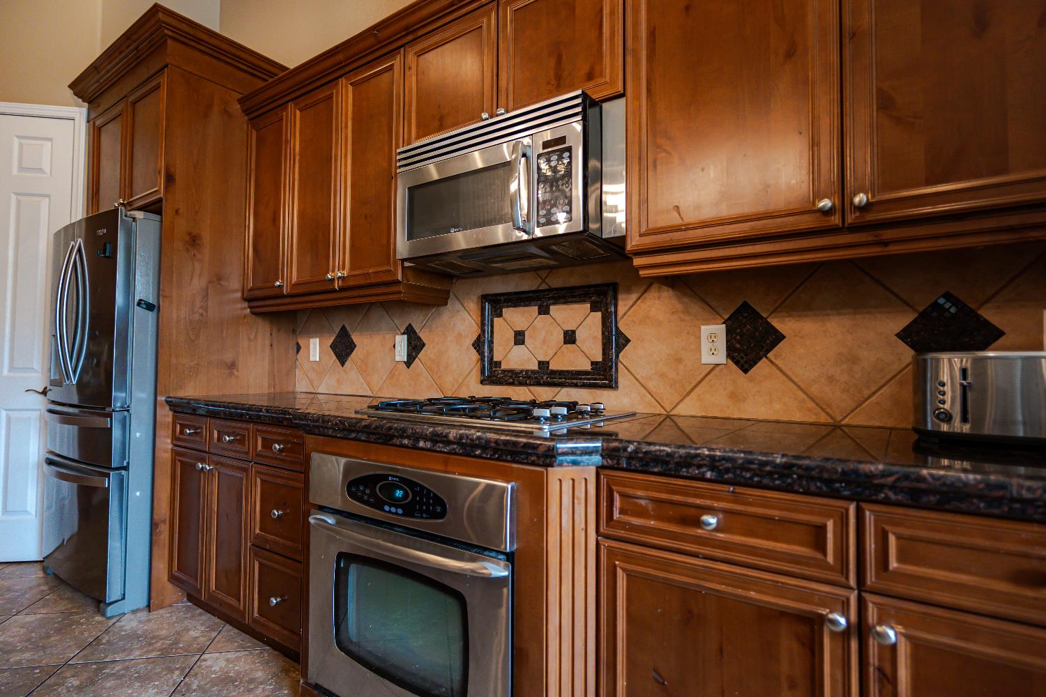 2506 Swift Ave, Clovis, CA 93611